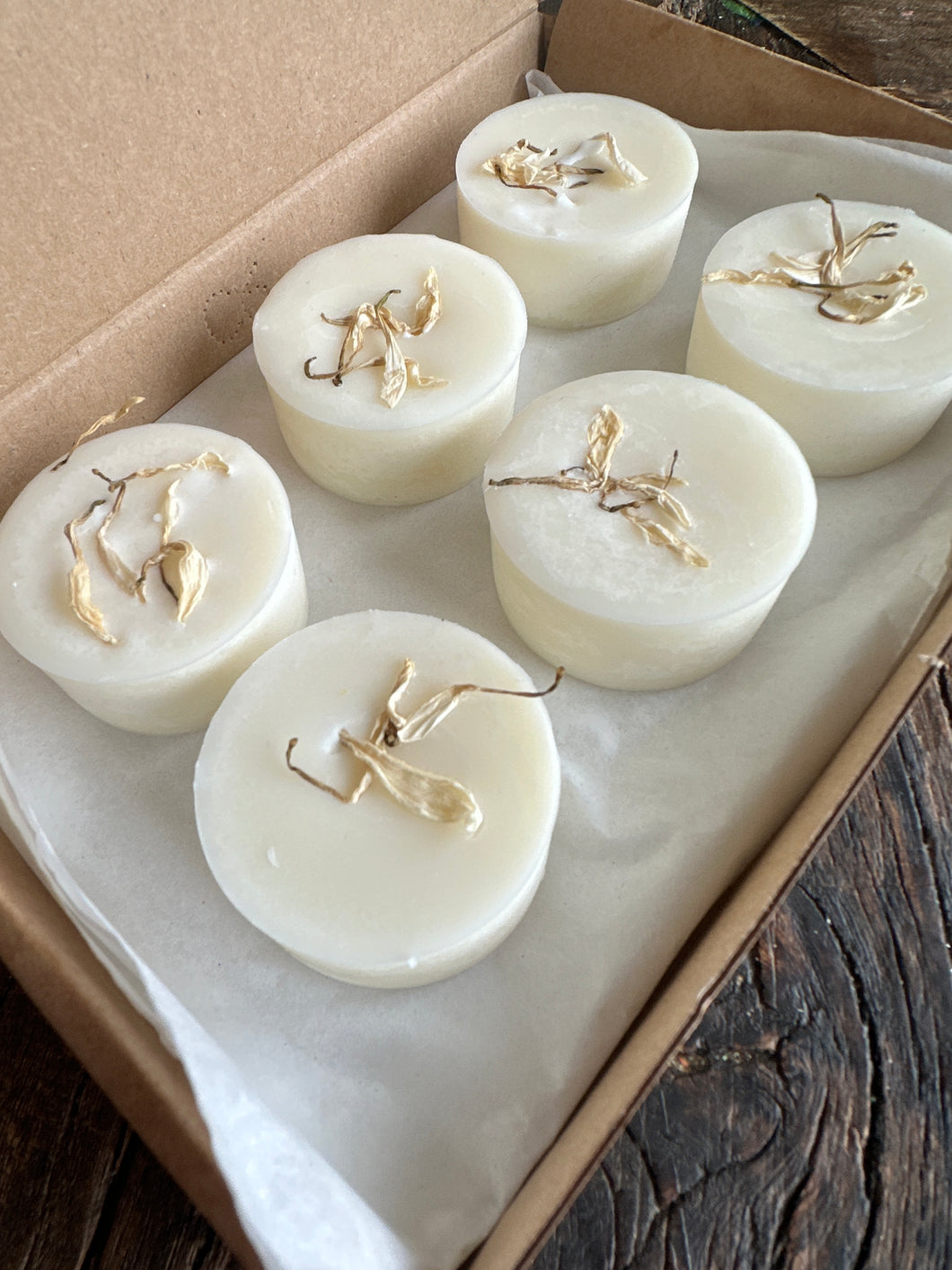 Hand-poured deluxe soy wax melts -  Orchid & Matcha Tea