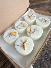 Load image into Gallery viewer, Hand-poured deluxe soy wax melts -  Oud &amp; Bergamot
