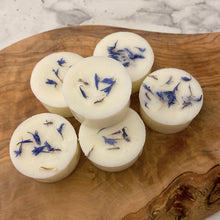 Load image into Gallery viewer, Hand-poured deluxe wax melts - Bluebell Walk
