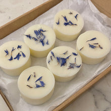 Load image into Gallery viewer, Hand-poured deluxe wax melts - Bluebell Walk
