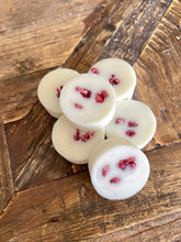Load image into Gallery viewer, Pomegranate fragrance deluxe natural soy wax melts huski home best smelling melts
