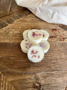 huski home eco friendly sustainable hand made wax melts deluxe with natural toppings