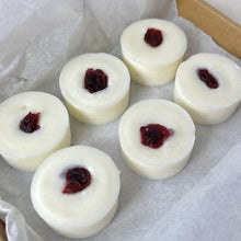 Load image into Gallery viewer, Hand-poured deluxe wax melts - Mulled wine &amp; spiced berries
