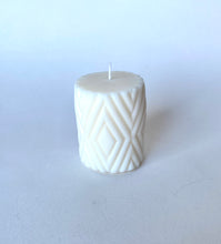 Load image into Gallery viewer, Diamond Pillar Sculpted Candle
